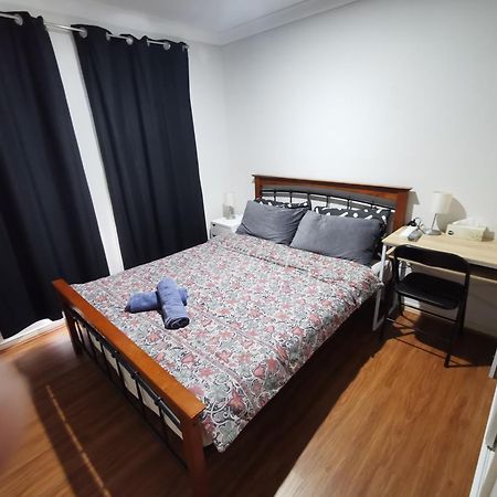 Shared House With Other Guests Near Shopping Center And Theme Parks Apartment Gold Coast Bagian luar foto