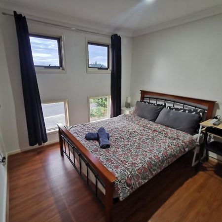 Shared House With Other Guests Near Shopping Center And Theme Parks Apartment Gold Coast Bagian luar foto