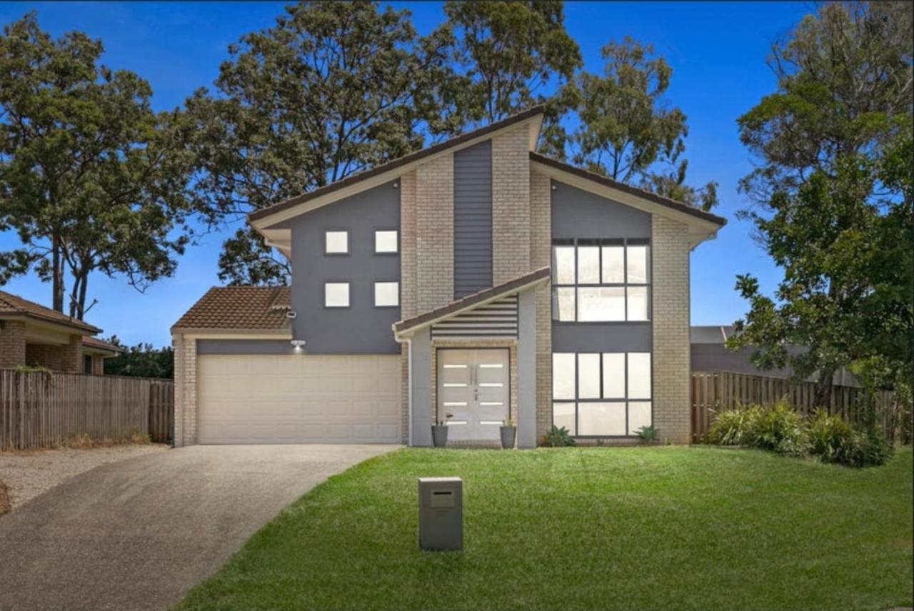Shared House With Other Guests Near Shopping Center And Theme Parks Apartment Gold Coast Bagian luar foto