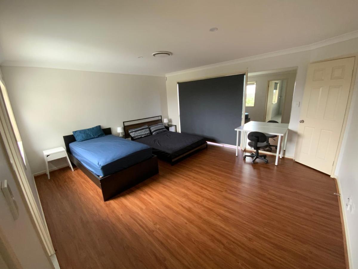 Shared House With Other Guests Near Shopping Center And Theme Parks Apartment Gold Coast Bagian luar foto