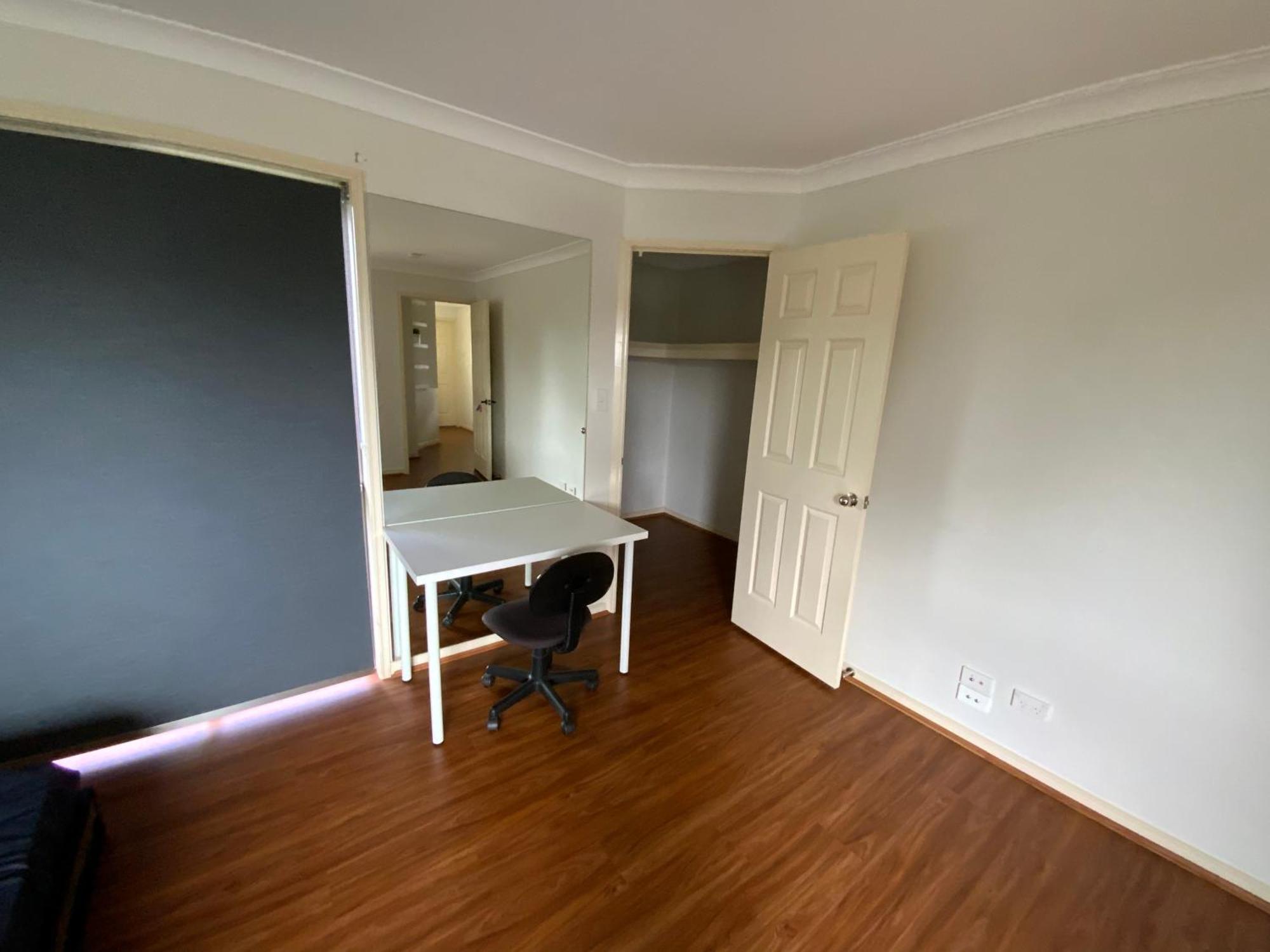 Shared House With Other Guests Near Shopping Center And Theme Parks Apartment Gold Coast Ruang foto