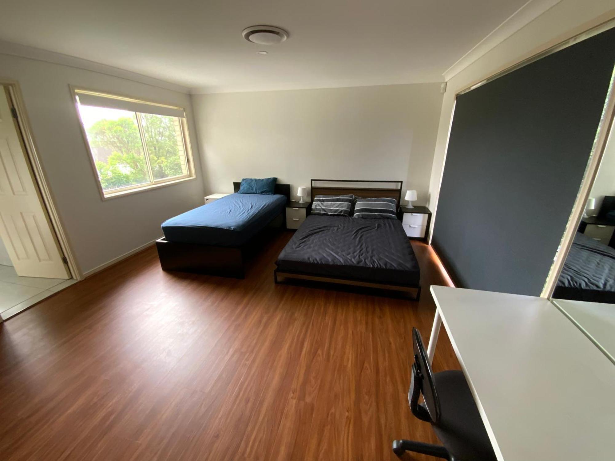 Shared House With Other Guests Near Shopping Center And Theme Parks Apartment Gold Coast Ruang foto